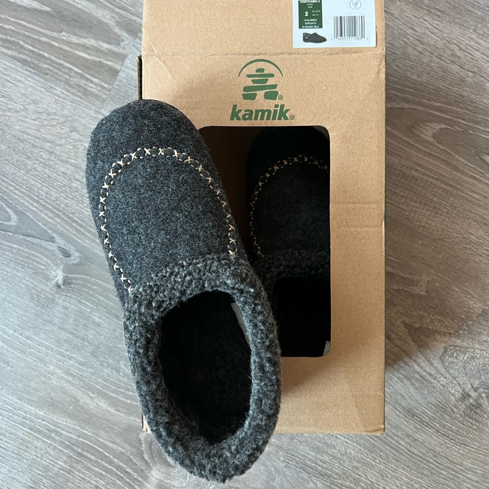 NEW Kamik Cozy Cabin slipper size 2